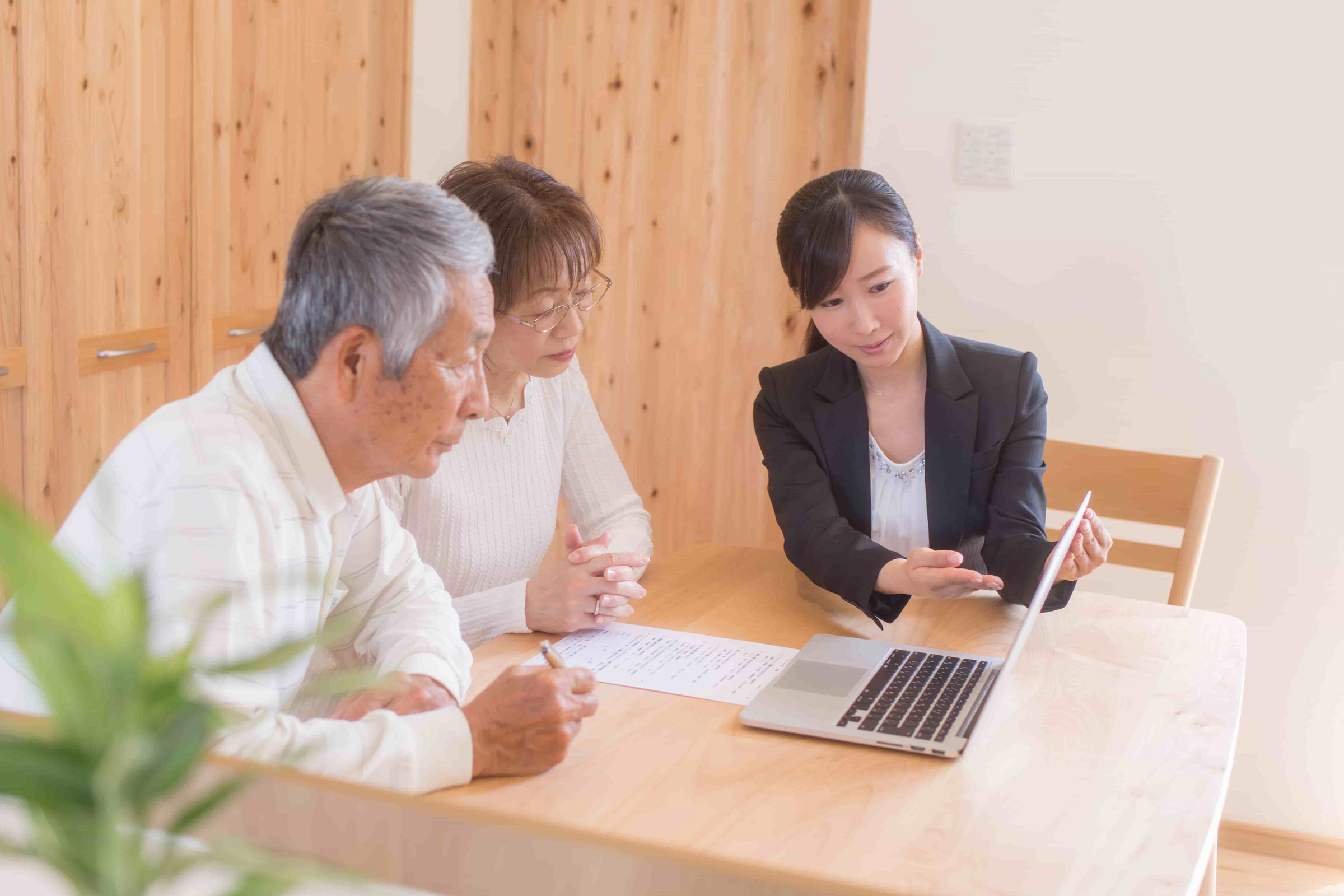 香川県で遺品整理の不用品回収・生前整理の不用品回収のことなら【有限会社平野クリーン】遺品整理の不用品回収専門スタッフが故人様の思い出の品を安心・安全・迅速に片付けのお手伝い。ご遺族のお気持ちの寄り添った誠心誠意な対応をいたします