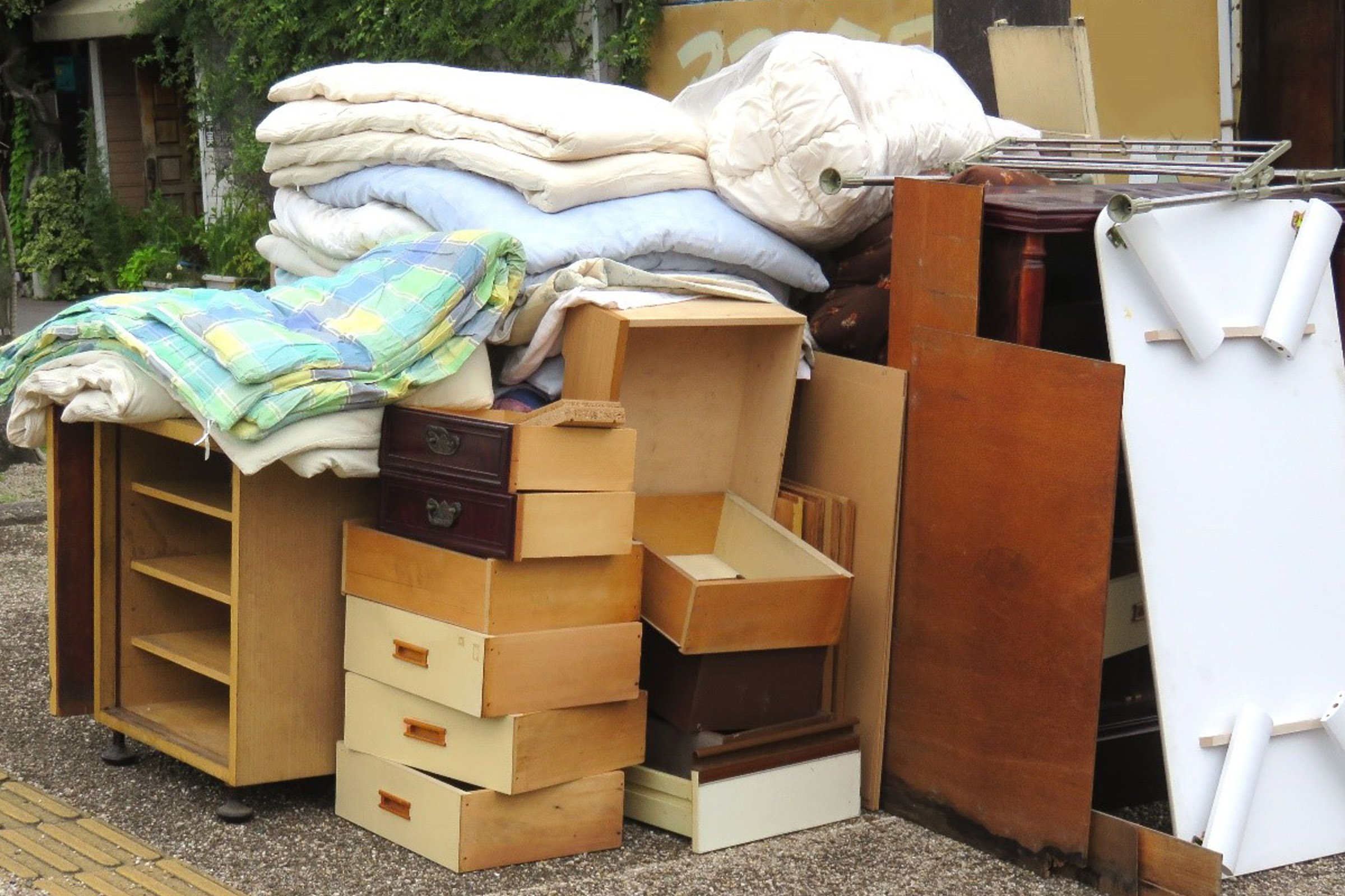 香川県で遺品整理の不用品回収・生前整理の不用品回収のことなら【有限会社平野クリーン】遺品整理の不用品回収専門スタッフが故人様の思い出の品を安心・安全・迅速に片付けのお手伝い。ご遺族のお気持ちの寄り添った誠心誠意な対応をいたします